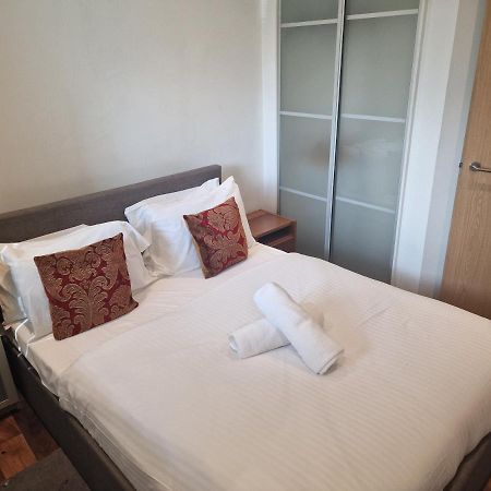 Immaculate 1-Bed Apartment In 런던 외부 사진