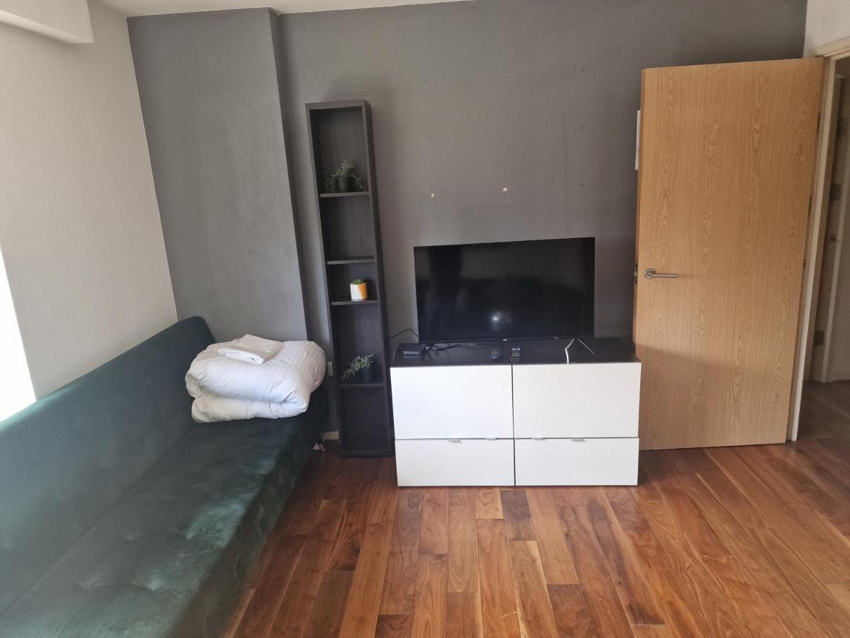 Immaculate 1-Bed Apartment In 런던 외부 사진