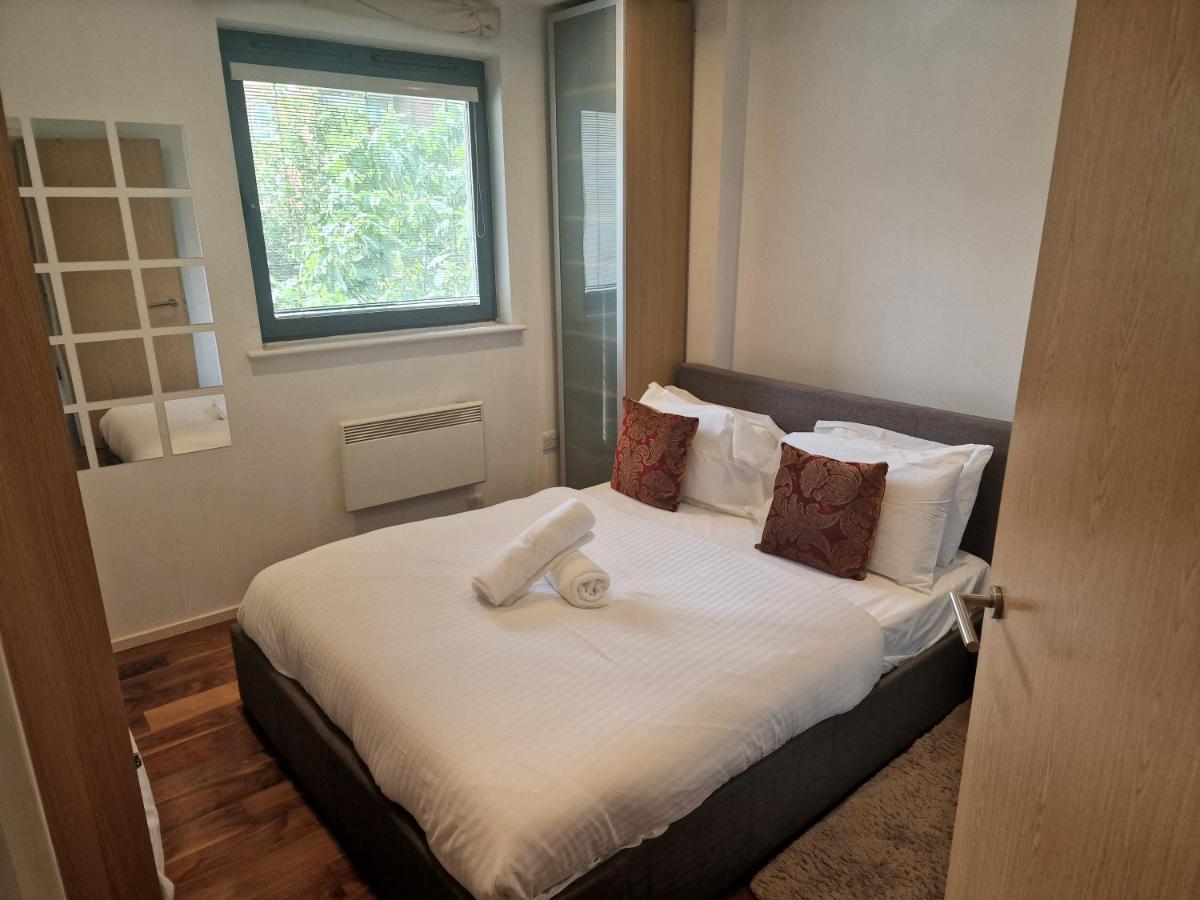 Immaculate 1-Bed Apartment In 런던 외부 사진